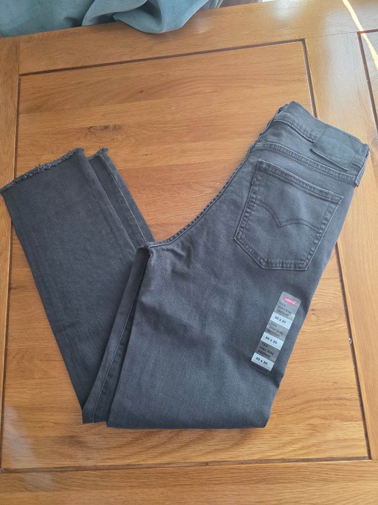 Levi's 724 Ladies Black Jeans High Rise, Slim Fit, Straight Leg 30X30 Distressed