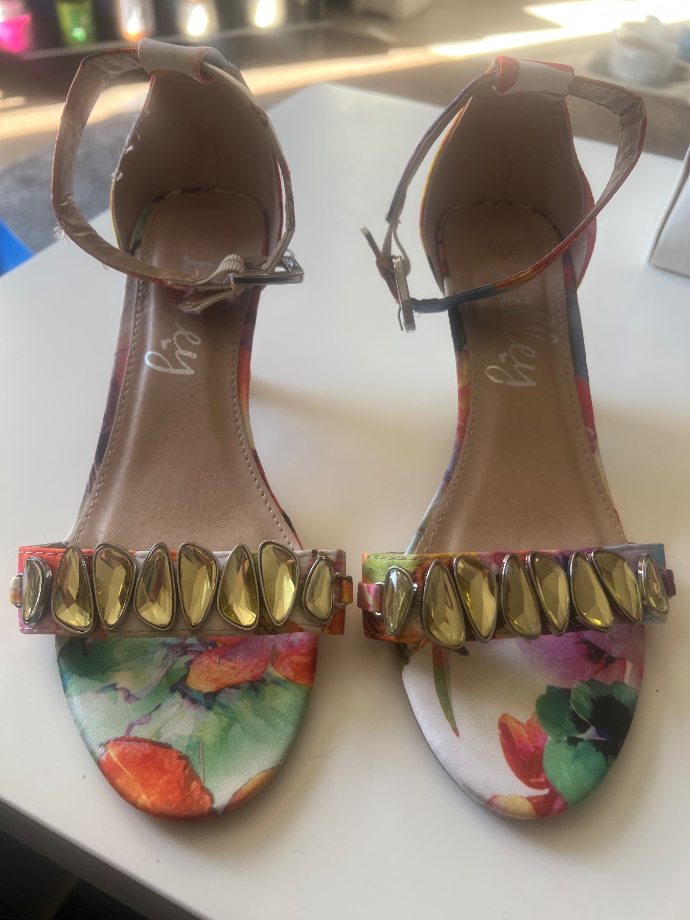 Kitten heel sandals with gems stones size 4