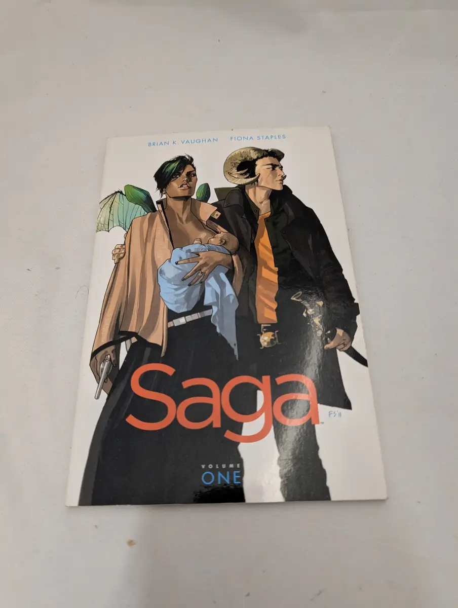Saga Volume 1 TP (Saga (Comic Series)) by Brian K Vaughan Book  scifi adventure