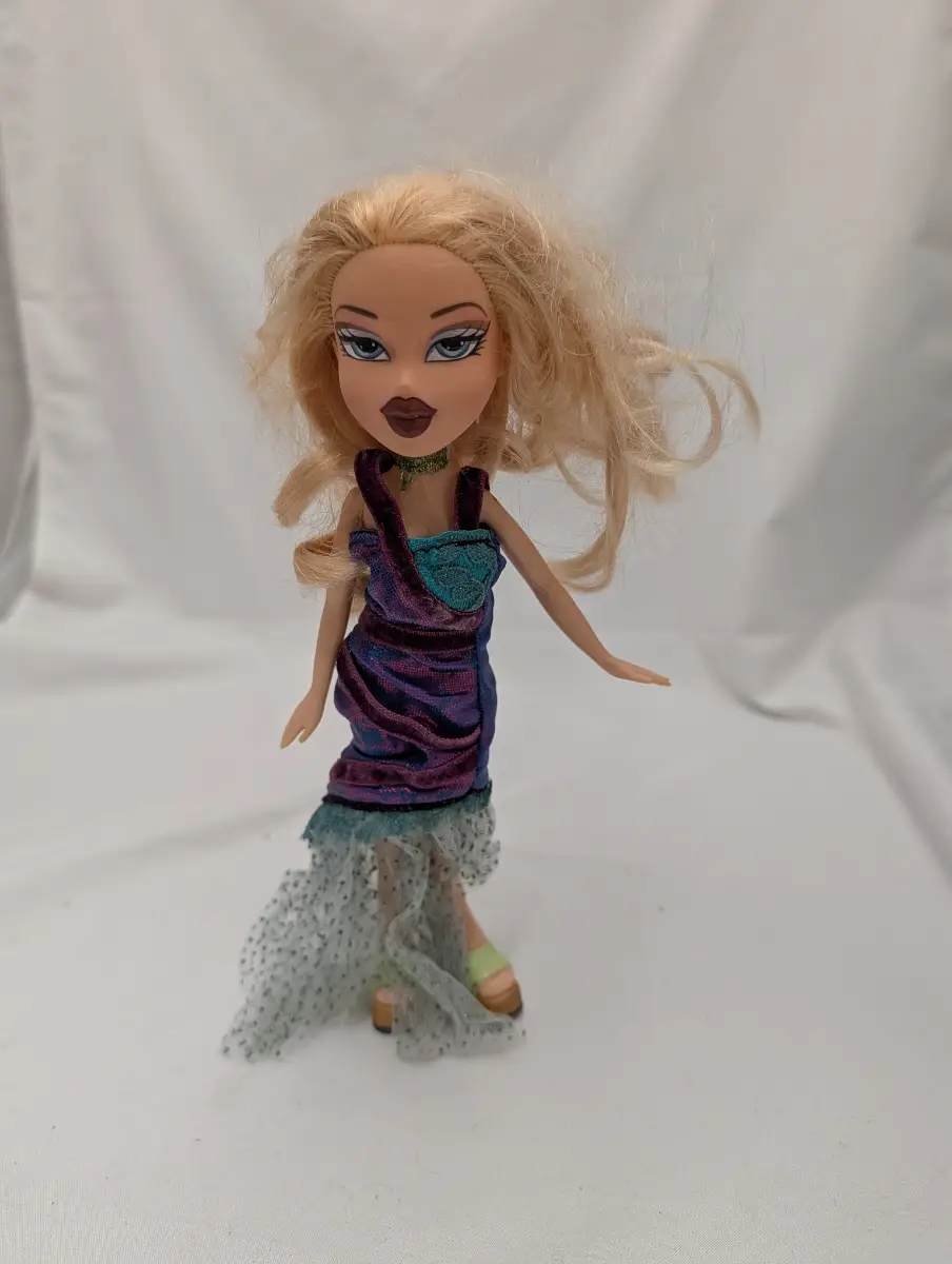 Bratz Passion 4 Fashion Cloe toy doll figure 2001 mga