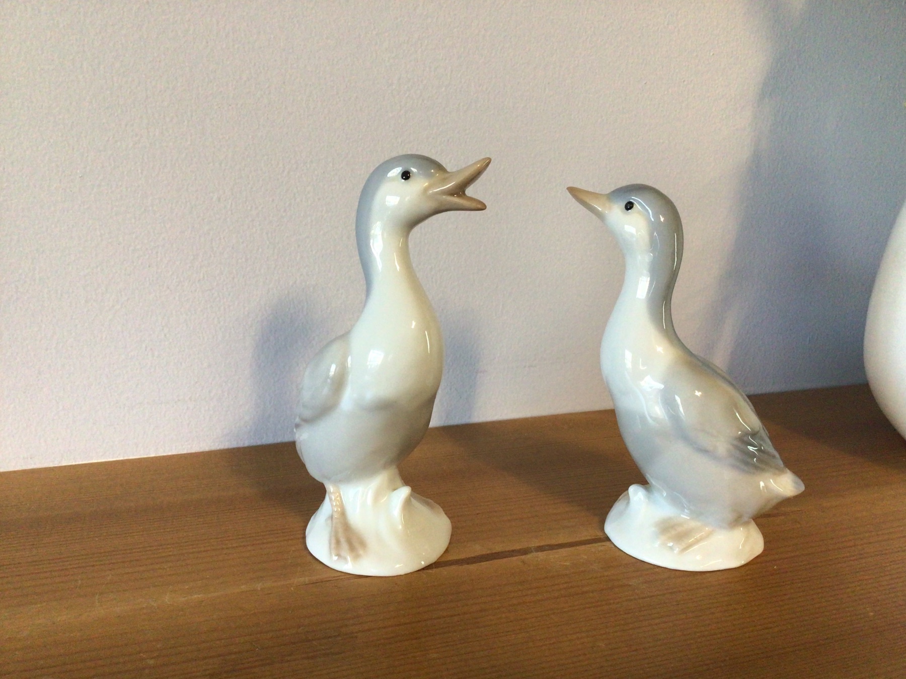 Cute little vintage porcelain ducks
