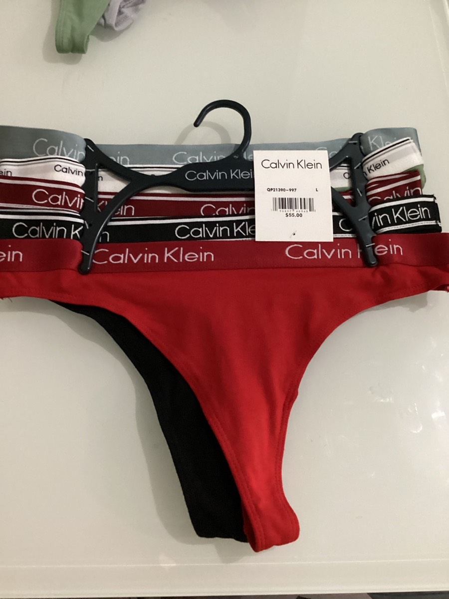 Calvin Klein thongs L