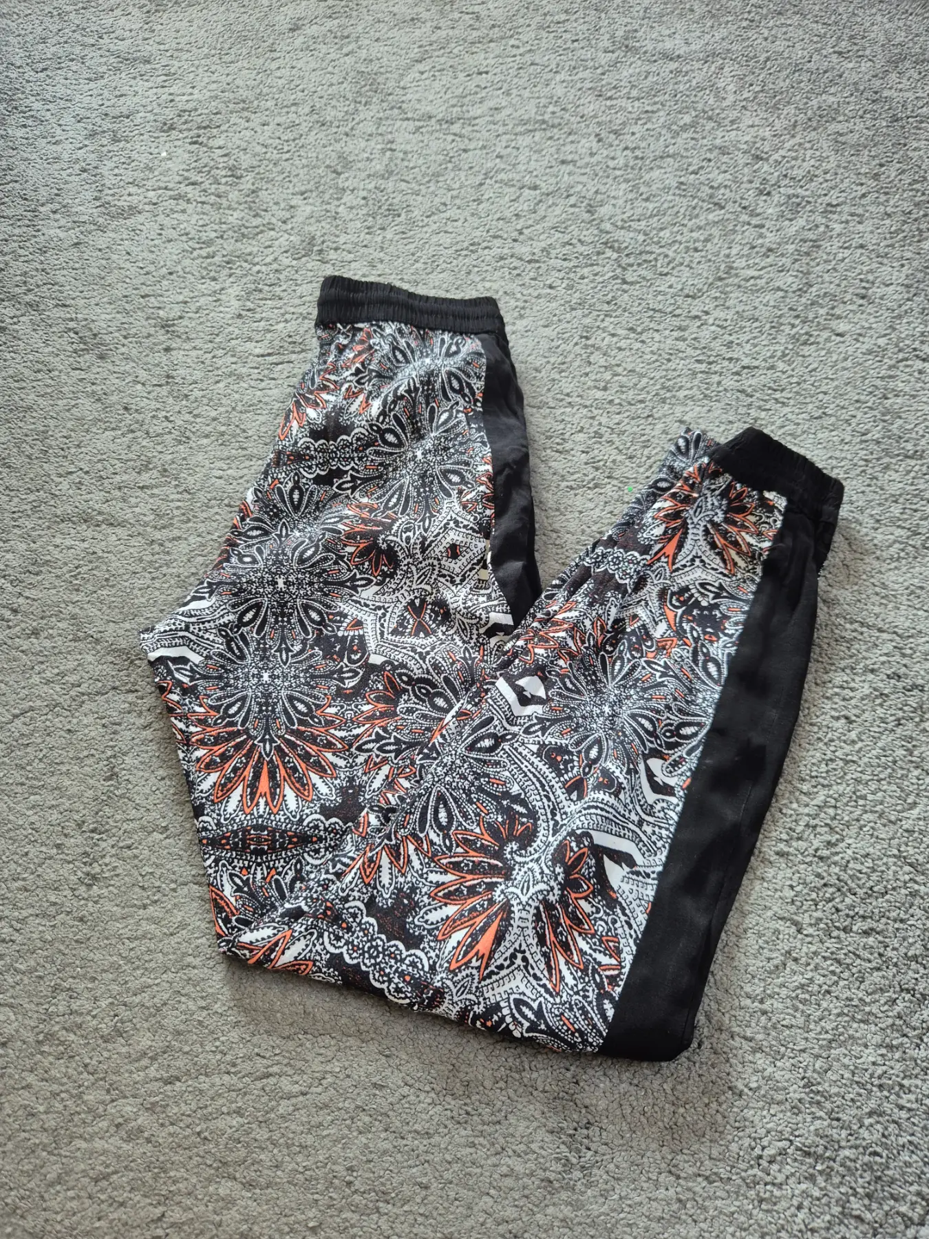 TopShop Black White Orange Abstract Floral Print Joggers Size 6
