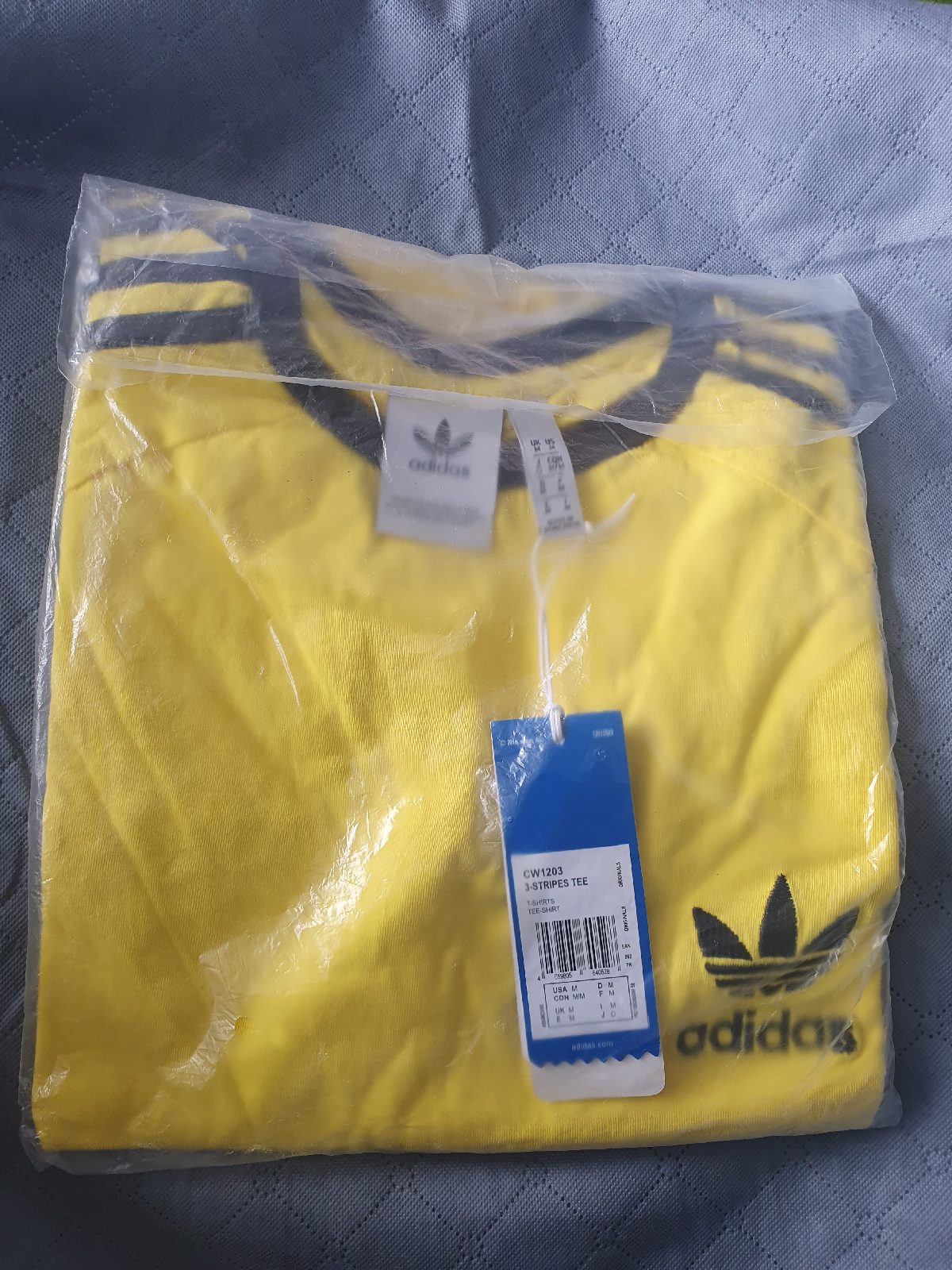 Adidas tshirt size M