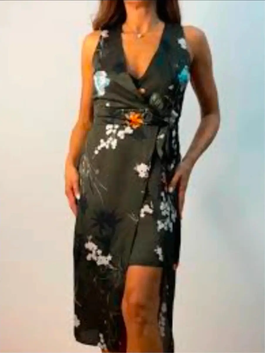 River Island green floral wrap dress features a flattering v-neckline and a tie-waist detail.