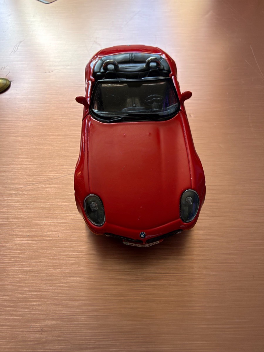 maisto red bmw z8 1/18 scale model car