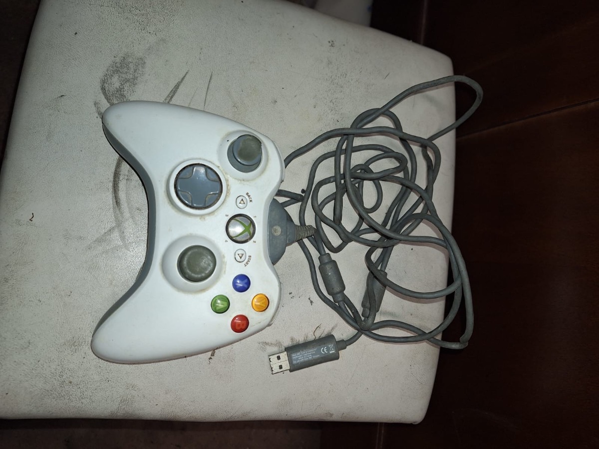 Genuine Xbox 360 controller with cable And  battery pack