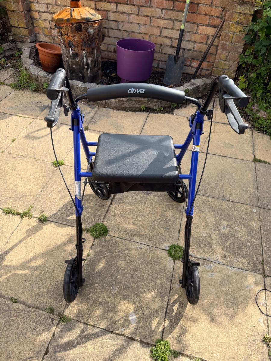 Lightweight drive walker