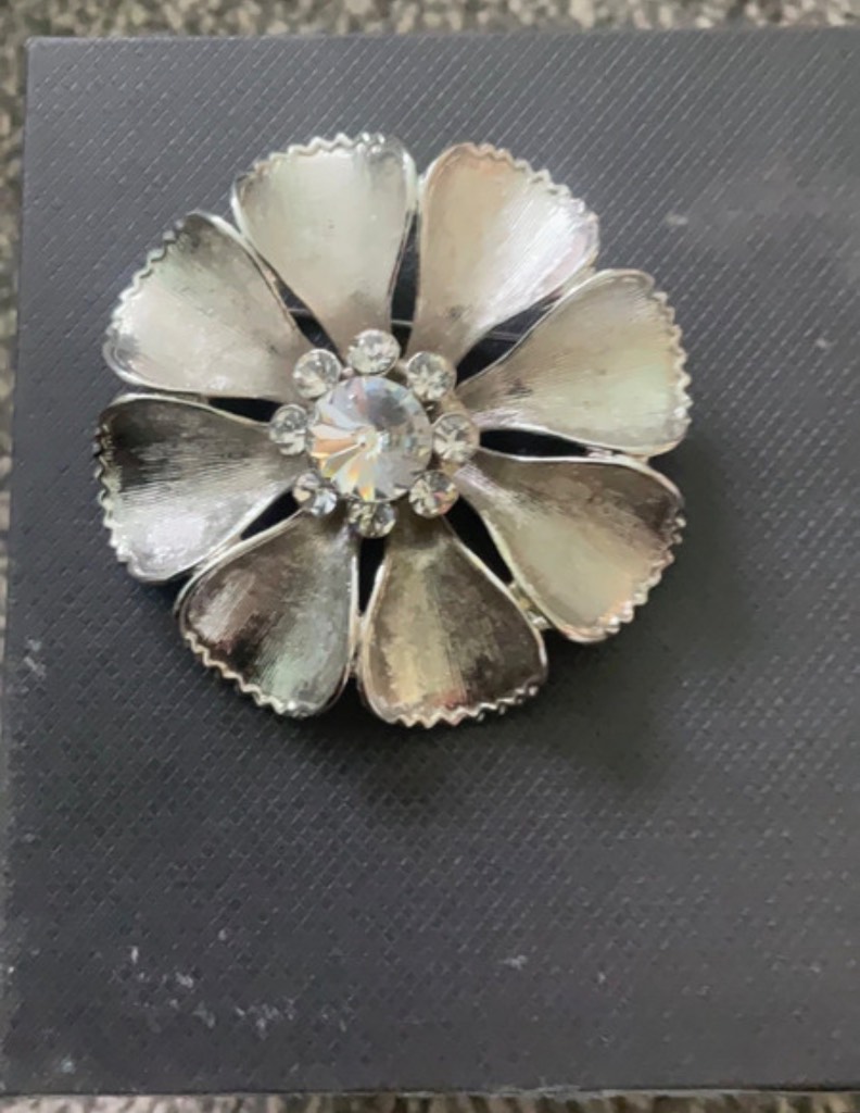 Flower costume broch