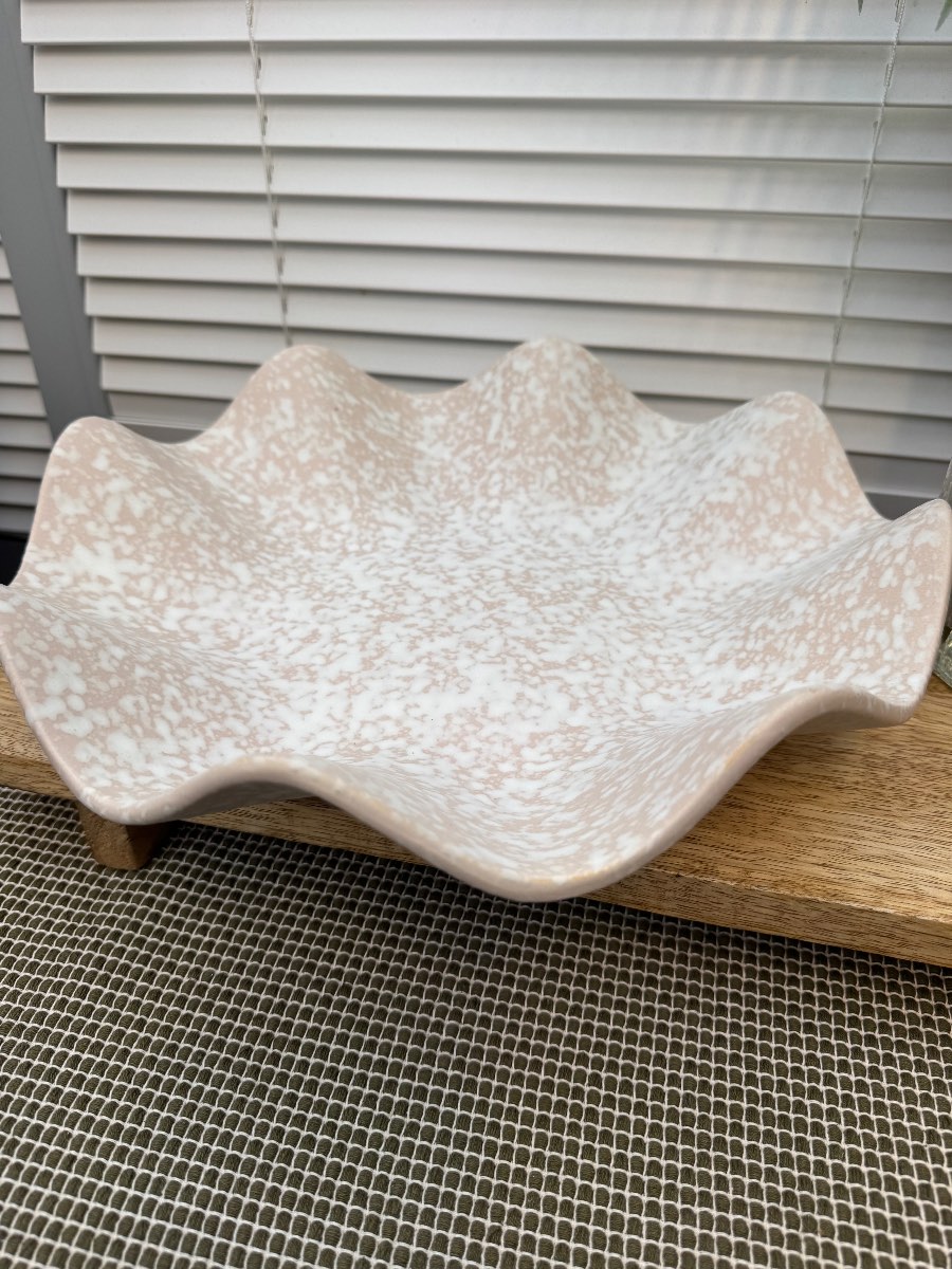 Gorgeous home decor scalloped speckled dish