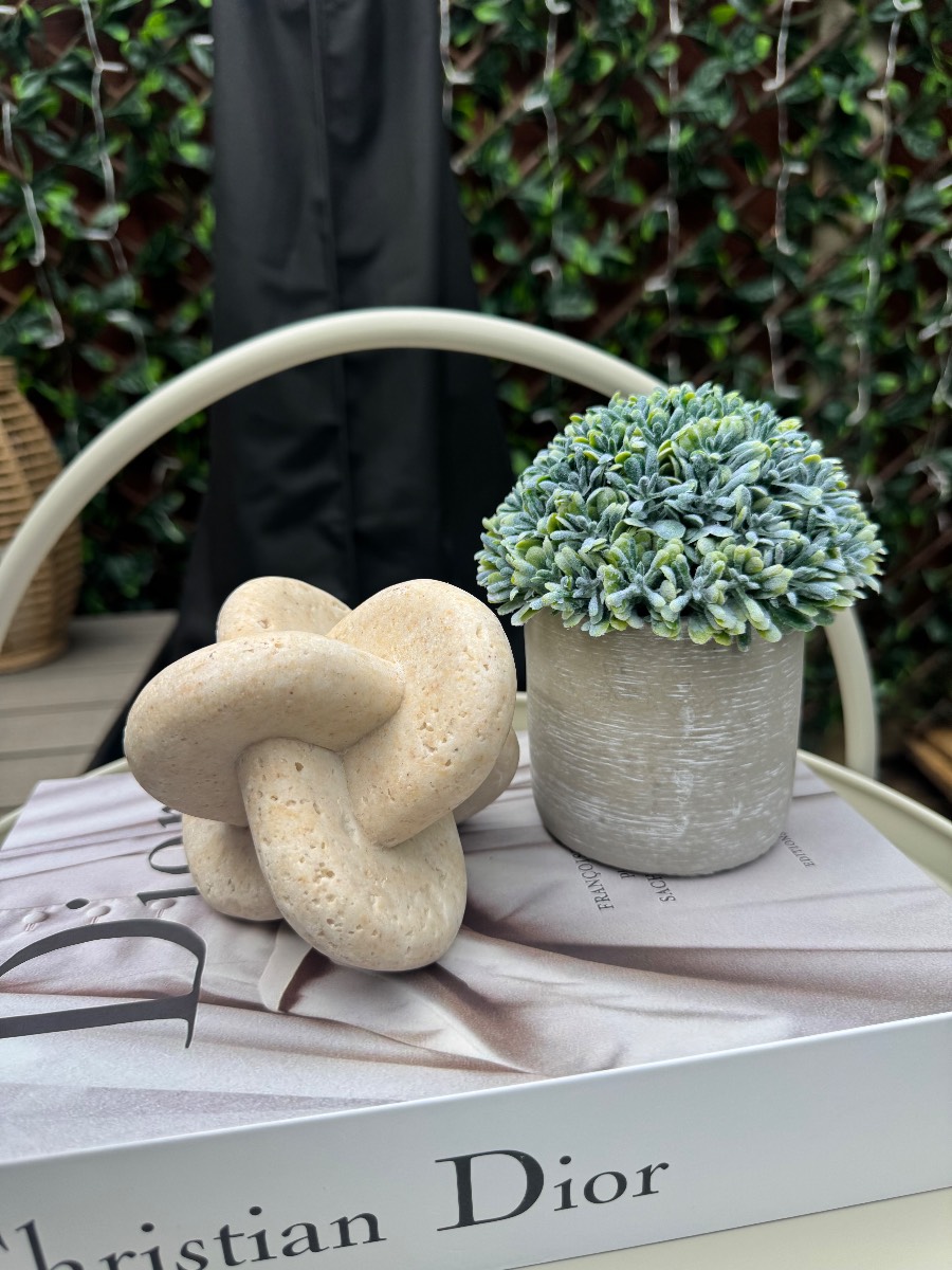 Gorgeous home decor stone knot ornament
