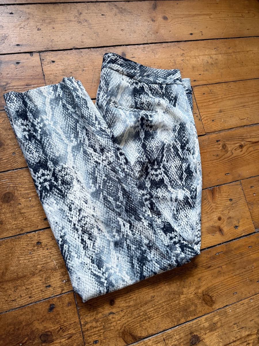 ZARA BASIC Cropped Trousers Pants Grey Snakeskin Print High Rise UK 12 14 L