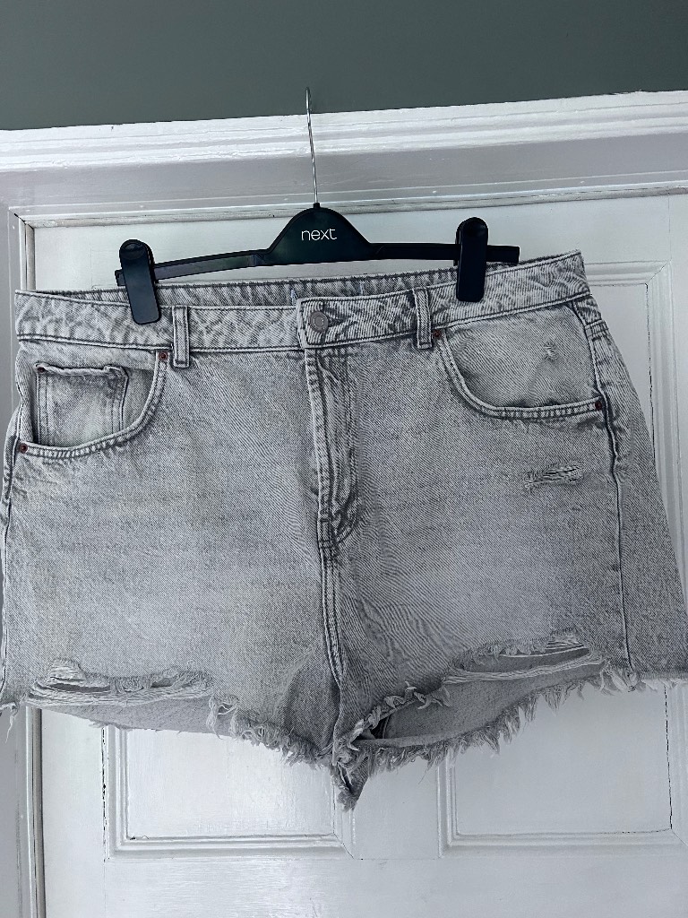 Grey Acid Wash Distressed Denim Shorts UK 20 Frayed Hem Ripped Festival Summer