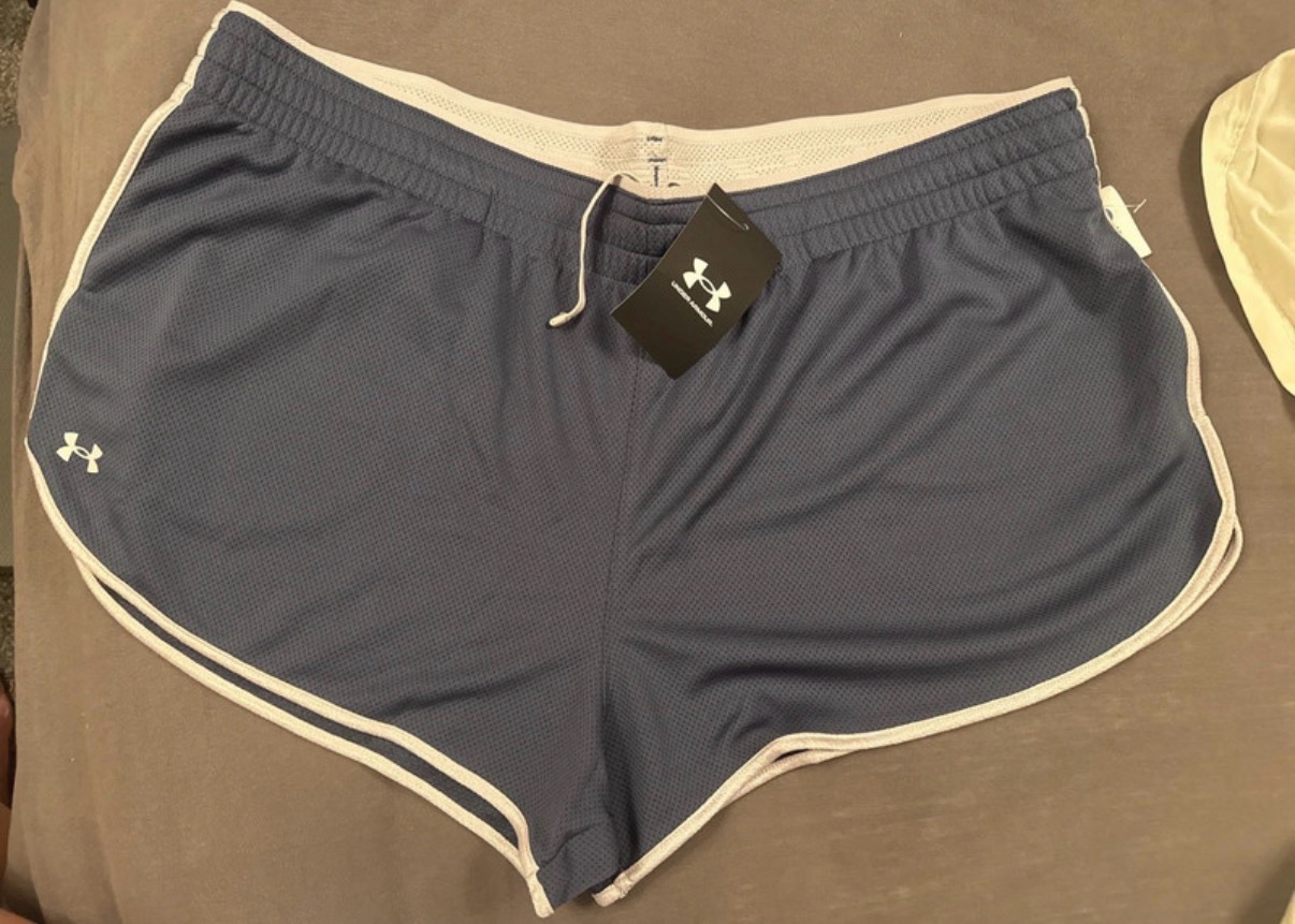 New women’s under armour loose fit vanish knit running shorts with pockets size XL