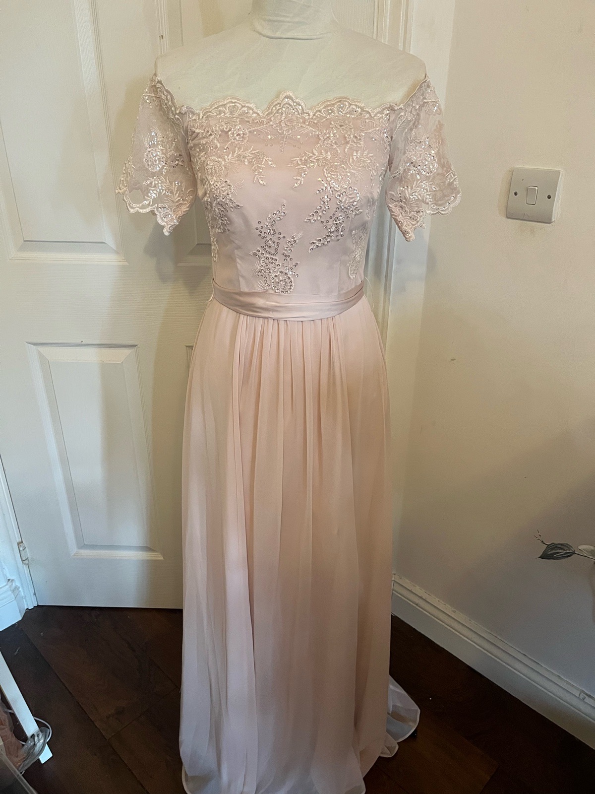 Women’s blush pink lace sleeve prom evening dress size 8
