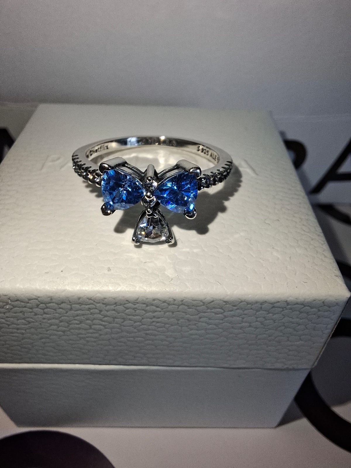 Pandora Bridgerton blue bow ring size 58