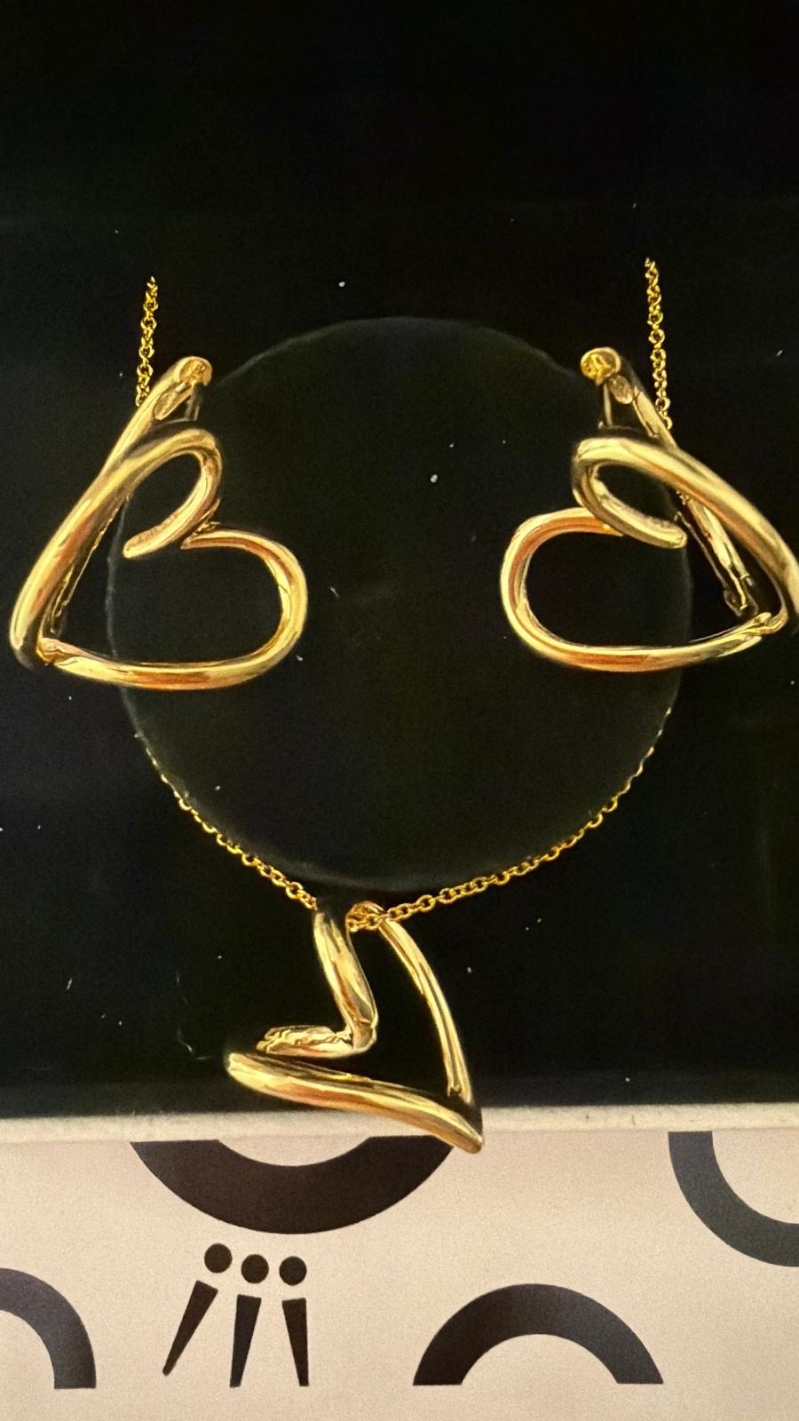 Pandora gold organically heart shaped pendant set
