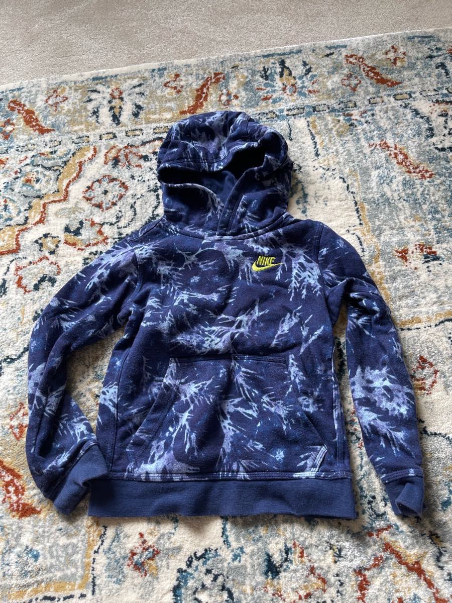 Nike kids hoody. Size Small. Great Condition.
