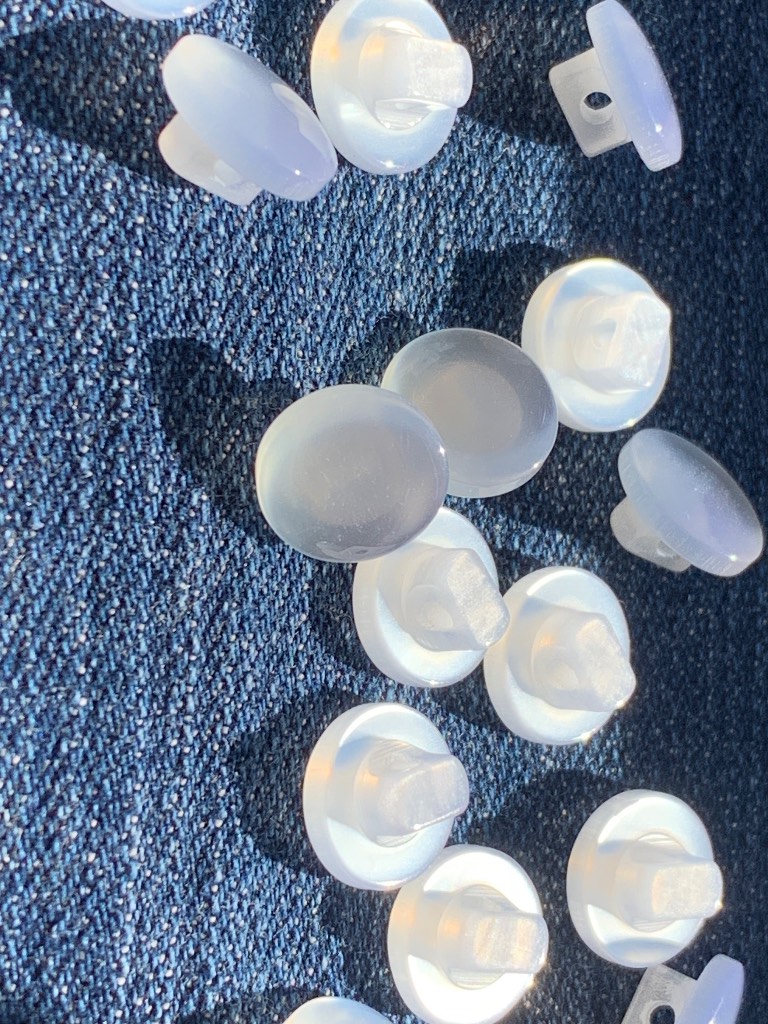 200 white baby buttons - back shank