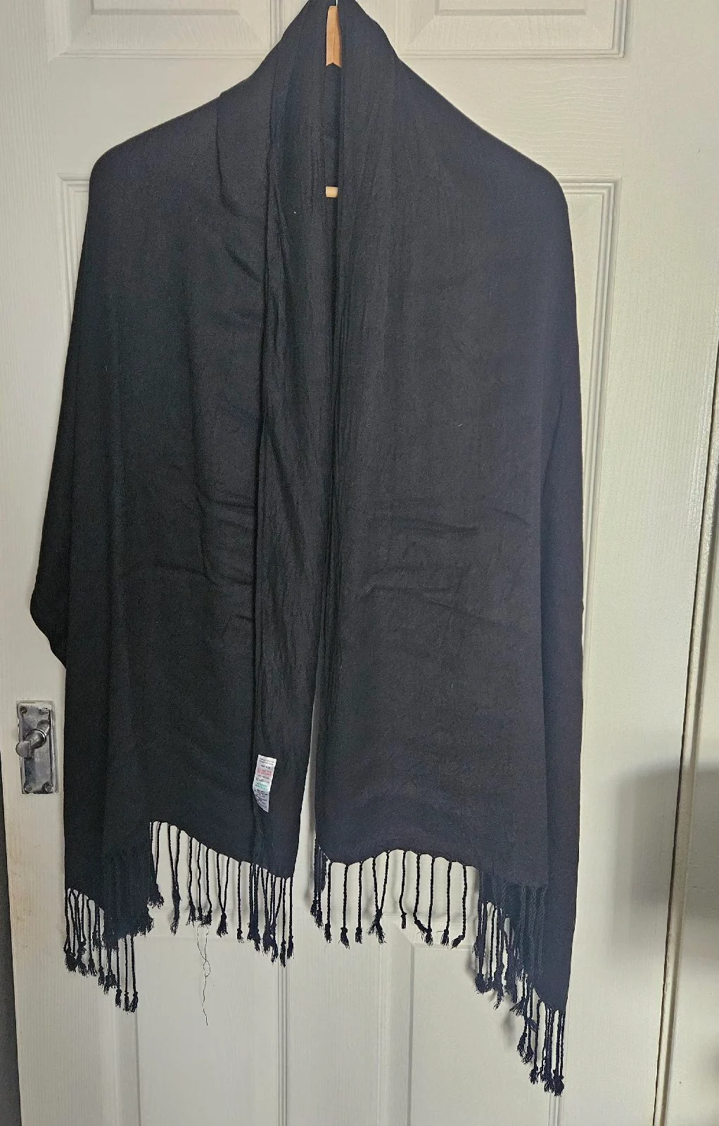 Elegant Black Fringed Shawl Wrap – Soft Lightweight Pashmina Scarf Cover-Up