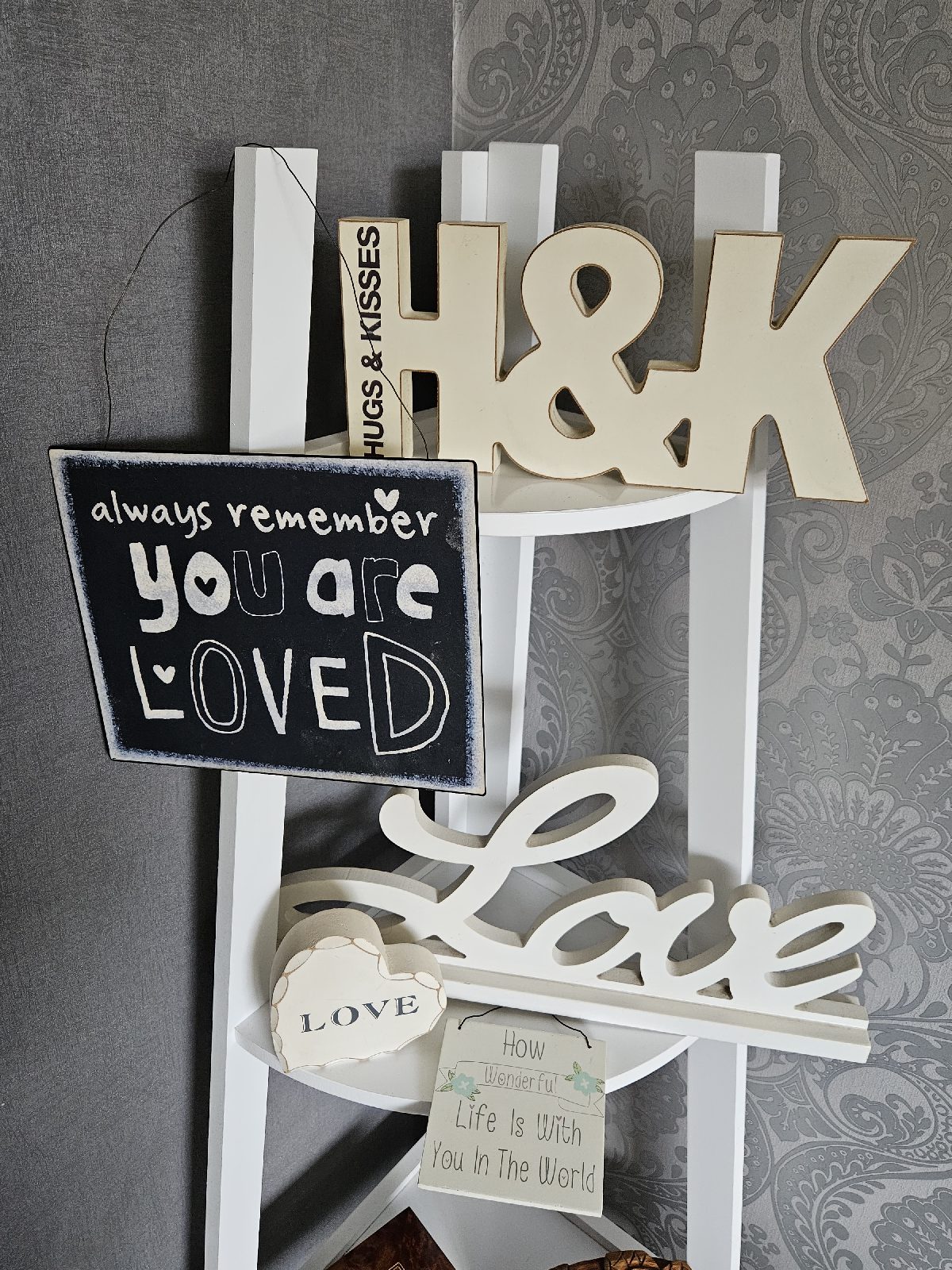 Chic White Wooden Love & H&K Block Sign Decor Set with Inspirational Plaques