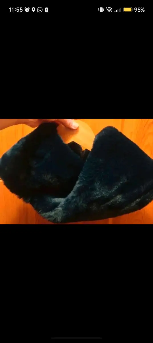 Beautiful stylish Punto Roma snood Spanish brand, large, thick, cosy, soft. Offers welcome