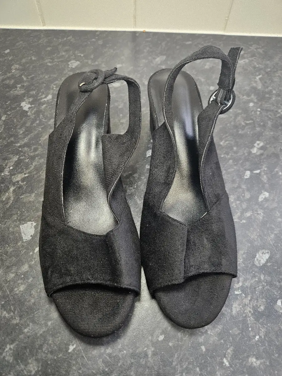 Black faux suede slingback peep toe sandals low block heel size 7