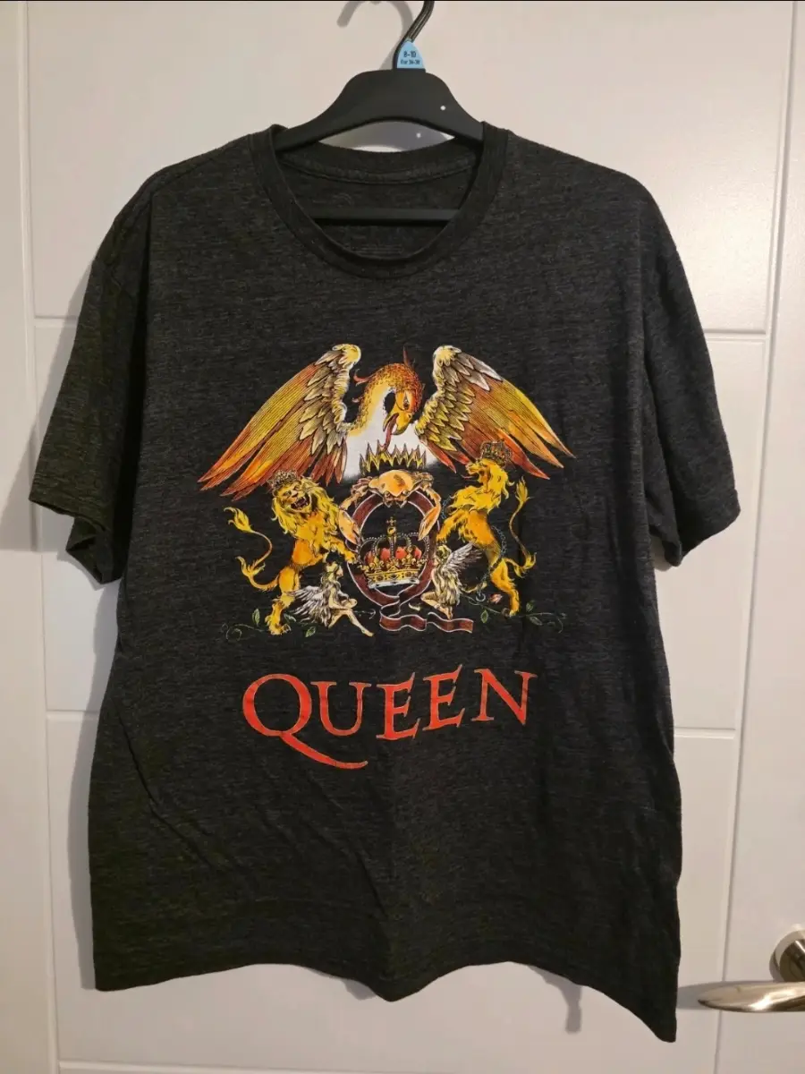 Queen Crest Logo T-Shirt – Classic Rock Band Tee – Charcoal Grey – Size L