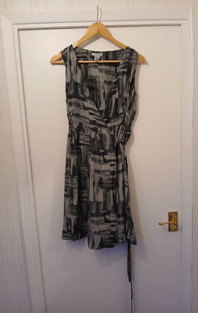 GAP Silk Size 6 Black & Grey Abstract Print Wrap Dress