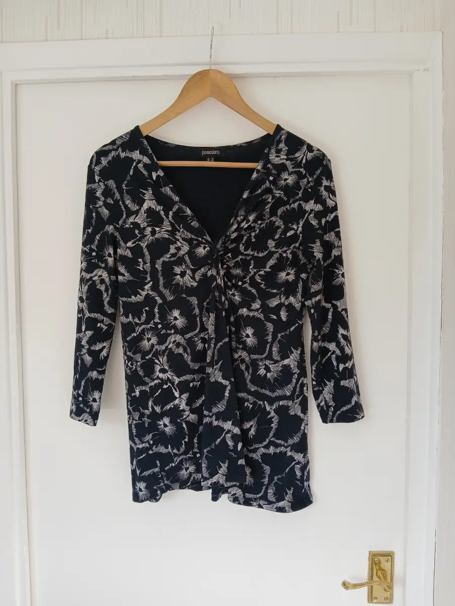Pomodoro Navy Blue Floral Twist Front Top Size 10 Three-quarter Sleeve