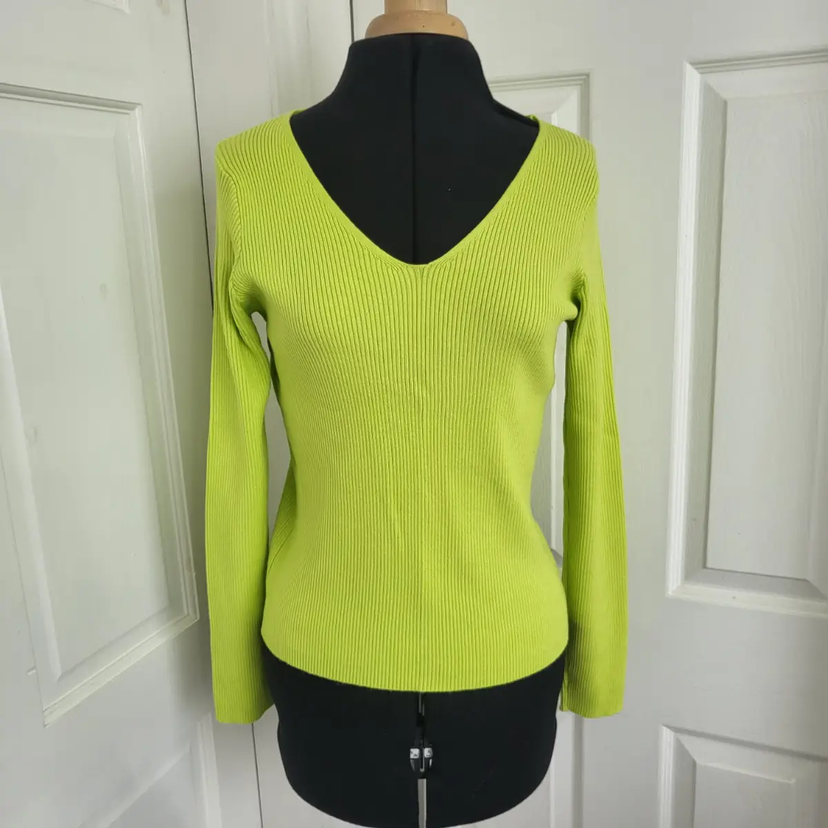 Primark Cares Ladies Lime Green Ribbed Long Sleeved V Neck Jumper Size 12