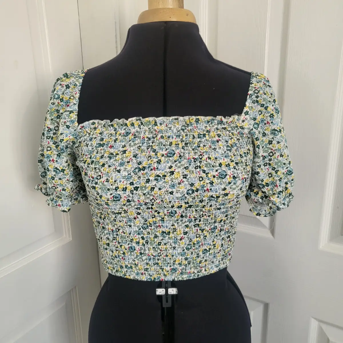 Cameo Rose Ditsy Floral Smocked Puff Sleeve Crop Top Size 10