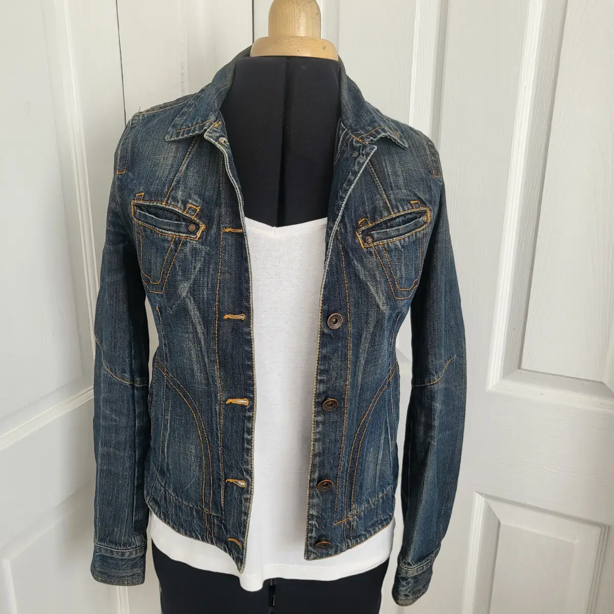 Ted Baker London Tailored Woman’s Short Denim Jacket Size 8