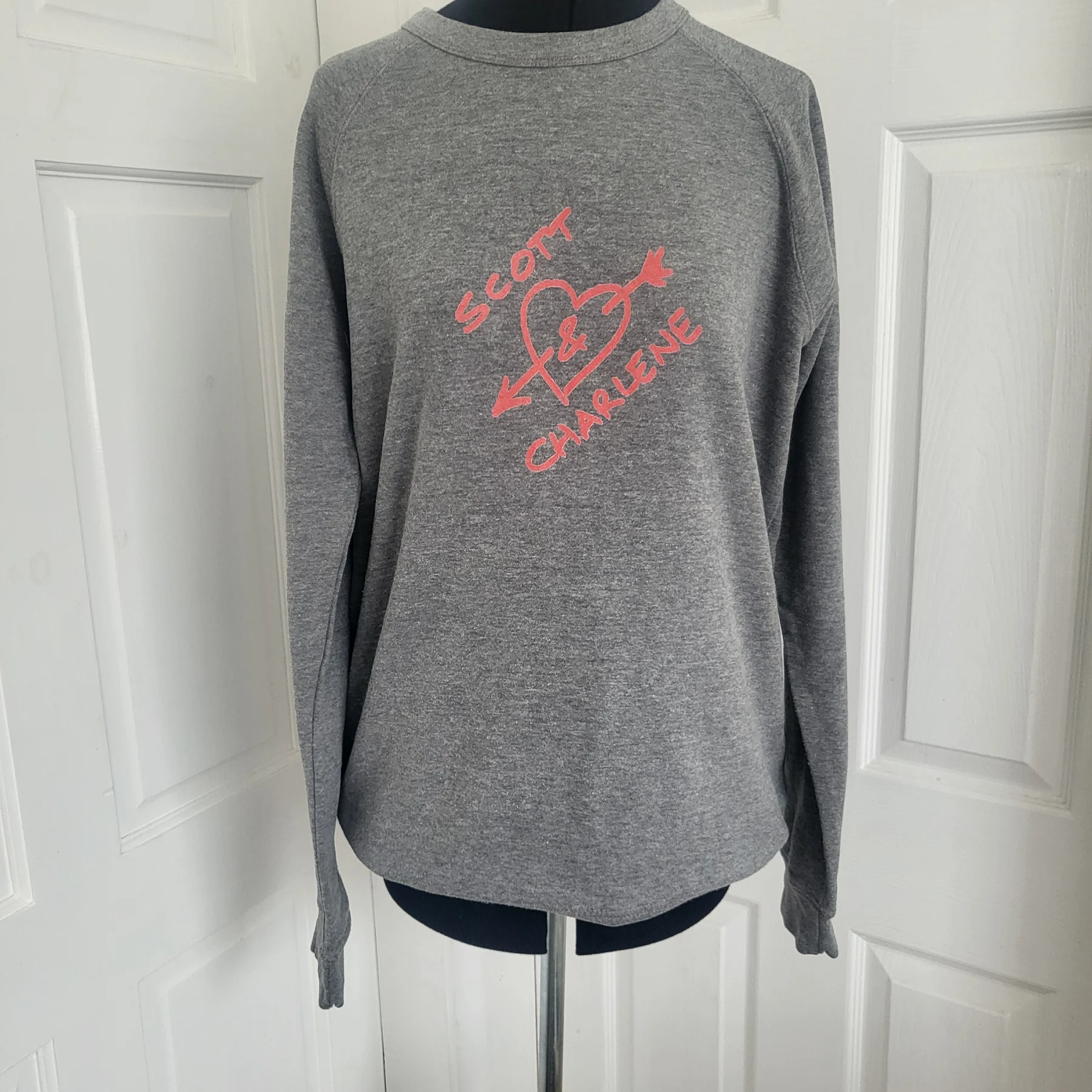 Scott &Charlene Long Sleeve Sweatshirr Size xl