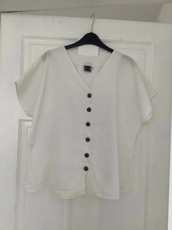 Who And Why White Button Down Ladies Top Size XL