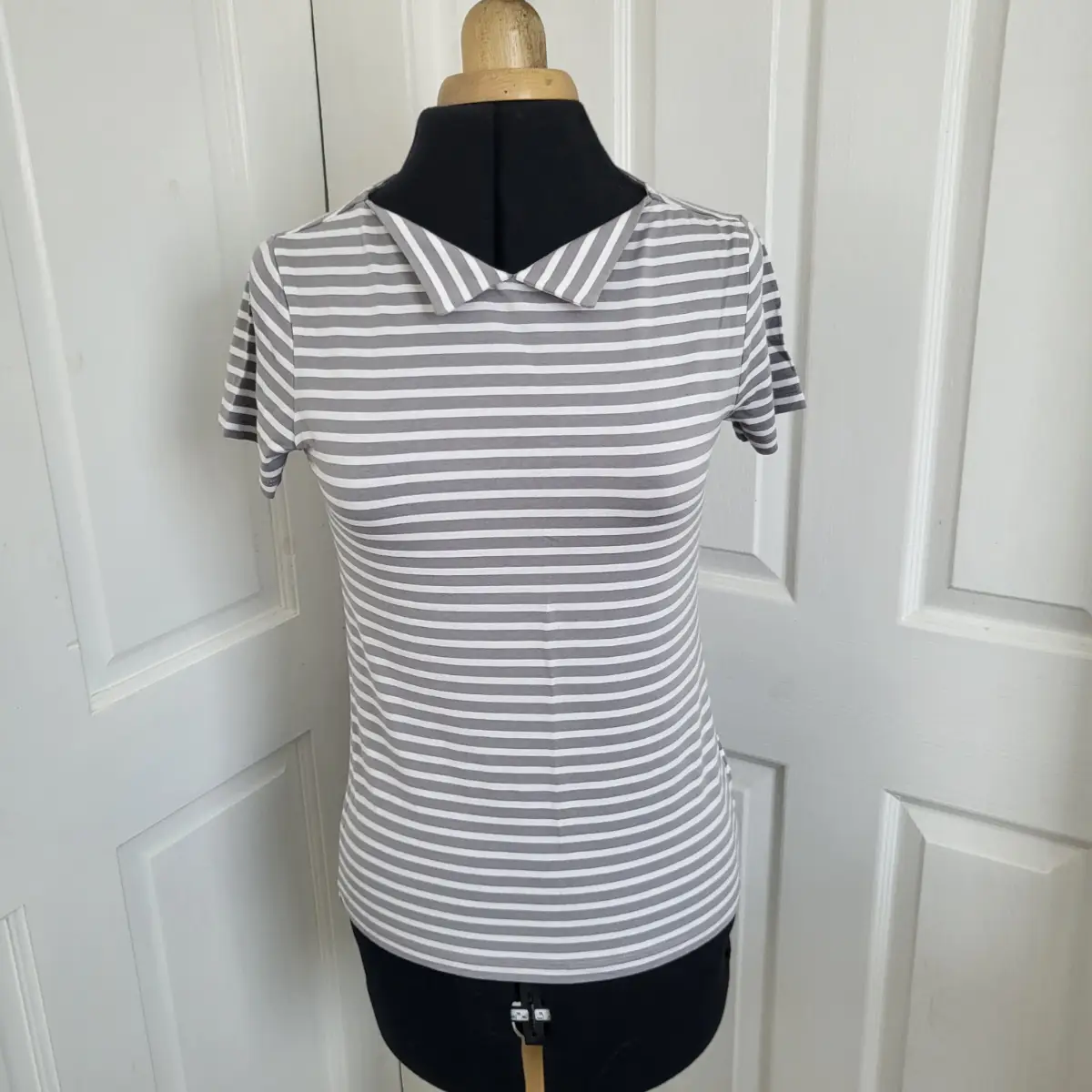 Hobbs Grey & White Striped Short Sleeve Top With Collar Detail Size Small