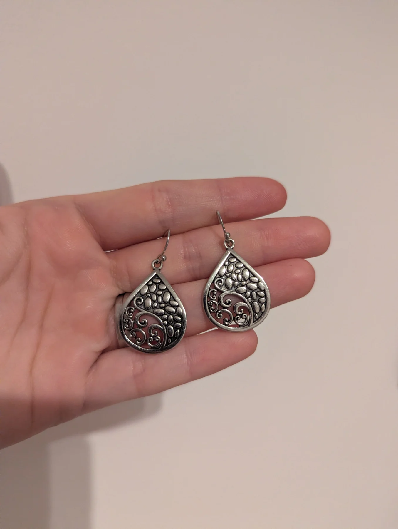 Vintage style Teardrop dangle earrings