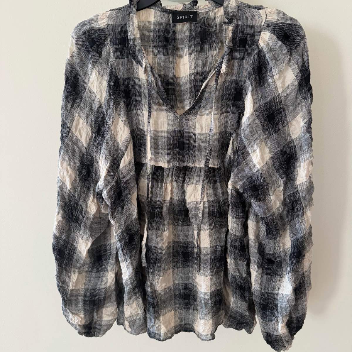 Spirit Black Beige Check Peplum Blouse Size 12–14 Crinkle Tie Neck Long Sleeve Top
