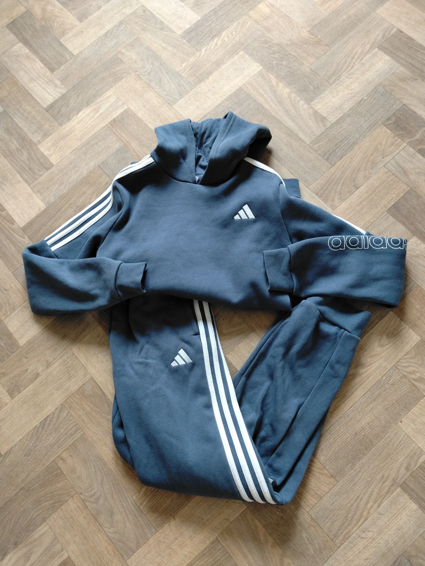 Adidas Three Stripe Stitch Logo 2 Piece Set/Tracksuit Size : 15/16yrs