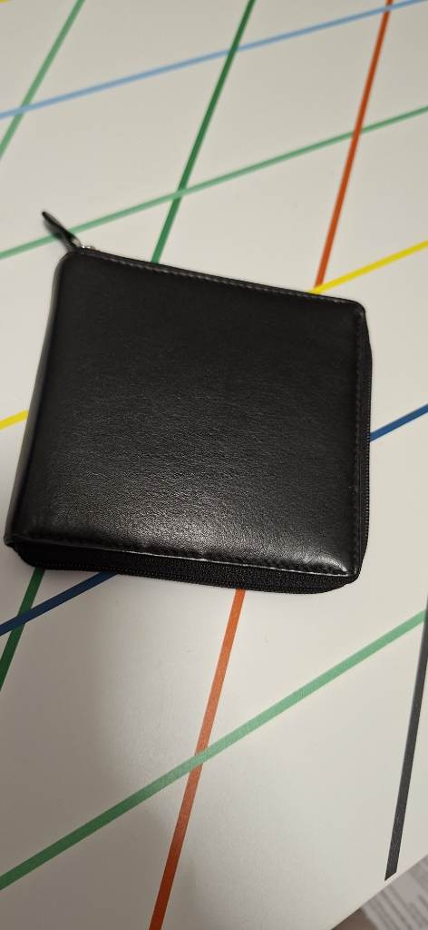 Niche black leather wallet