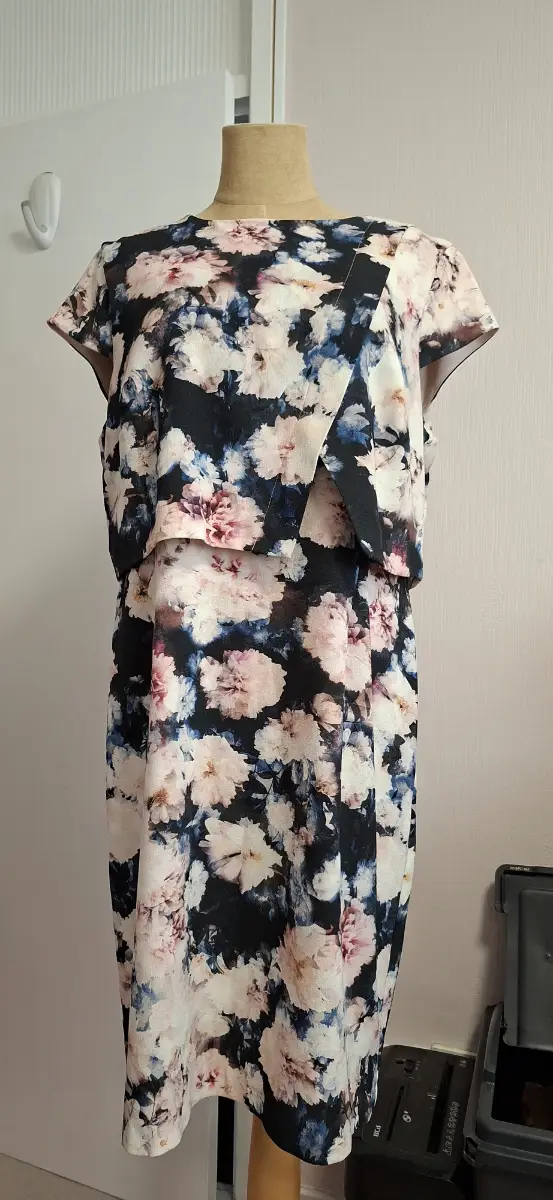 Phase 8 overlaid top dress size 18 MOB MOG