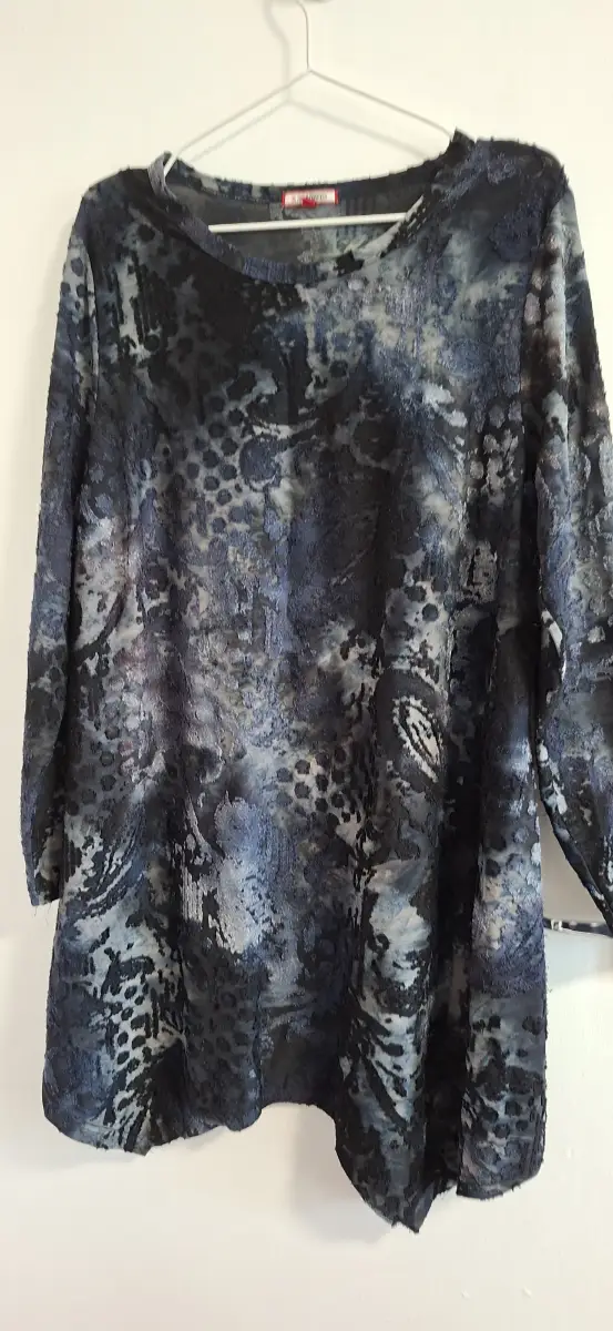 Joe Brown long line handkerchief hem tunic style top.   Size 18