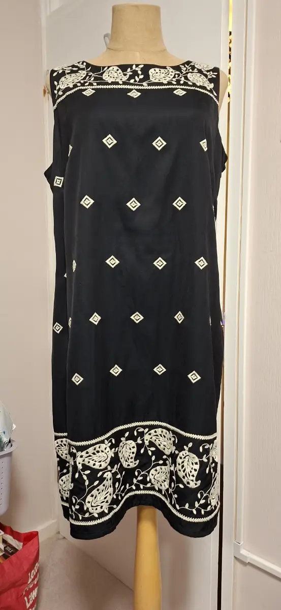 Monsoon, black and white size 16