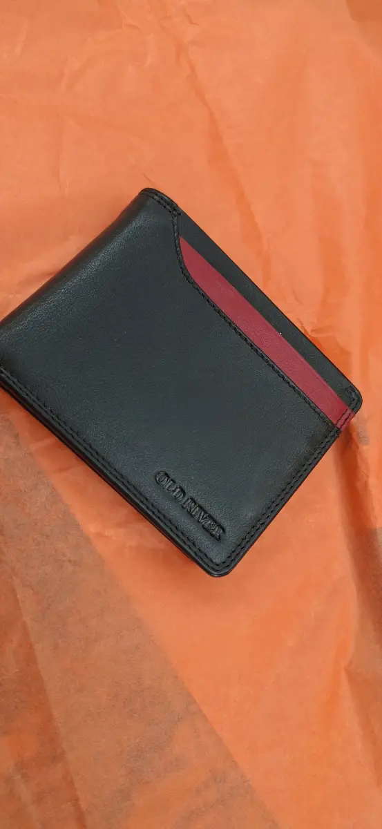 Mens wallet, with RFID pocket, leather
