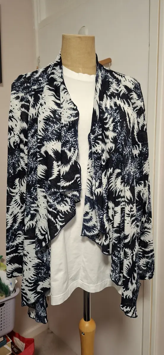 Claudia C Waterfall kimono style cardigan size L