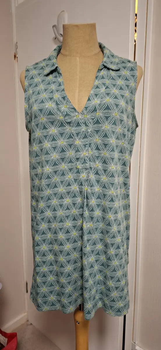 Sleeveless tunic by white stuff size 14