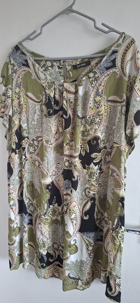Evans sleeveless top size 28