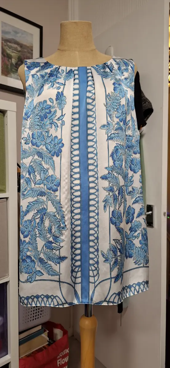 Wallis silky sleeveless top size 18
