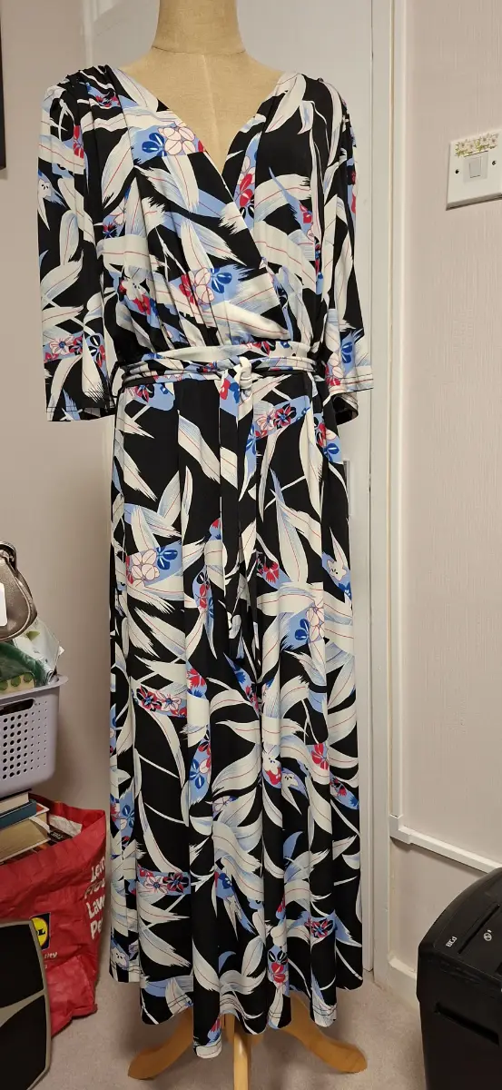 Stunning jumpsuit by Jolie Moi size 14
