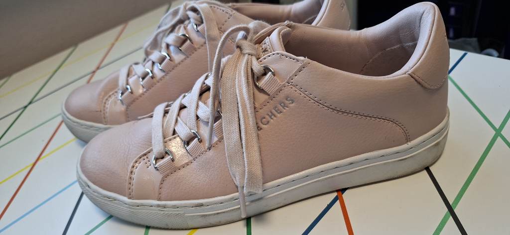 Pink sketchers size 5